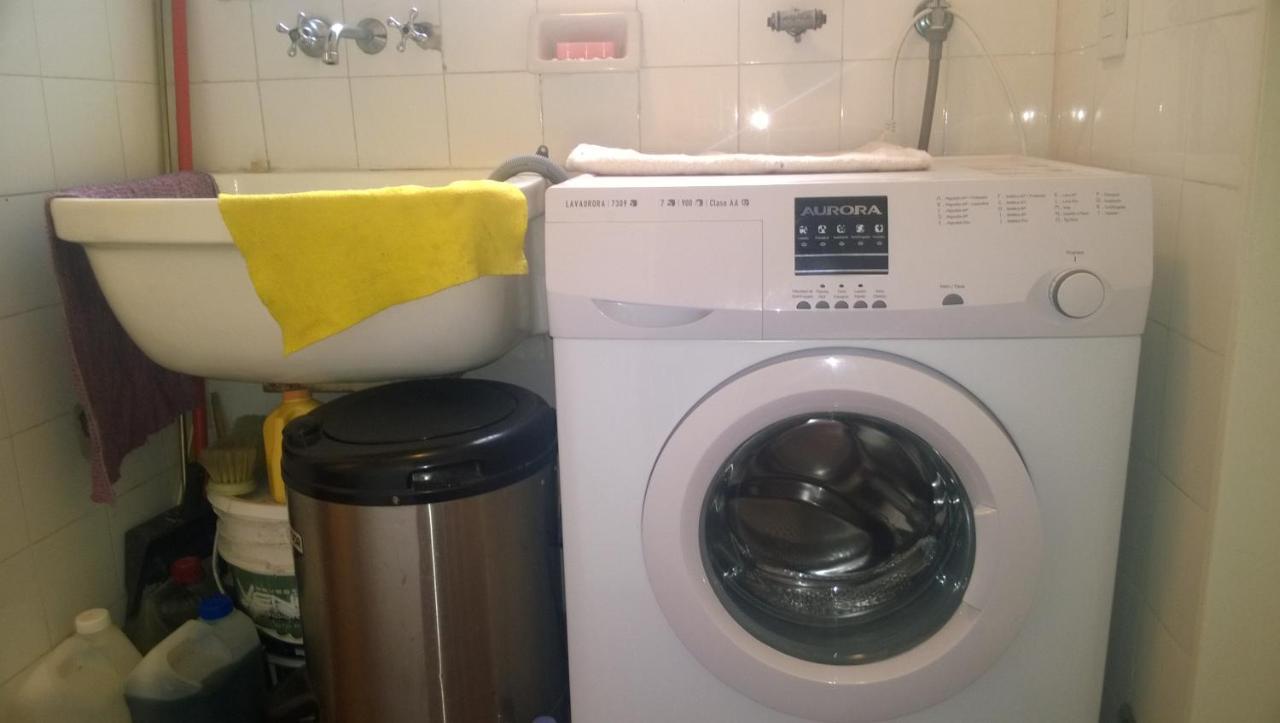 Habitación con baño privado Un piso por escalera Buenos Aires Exterior foto